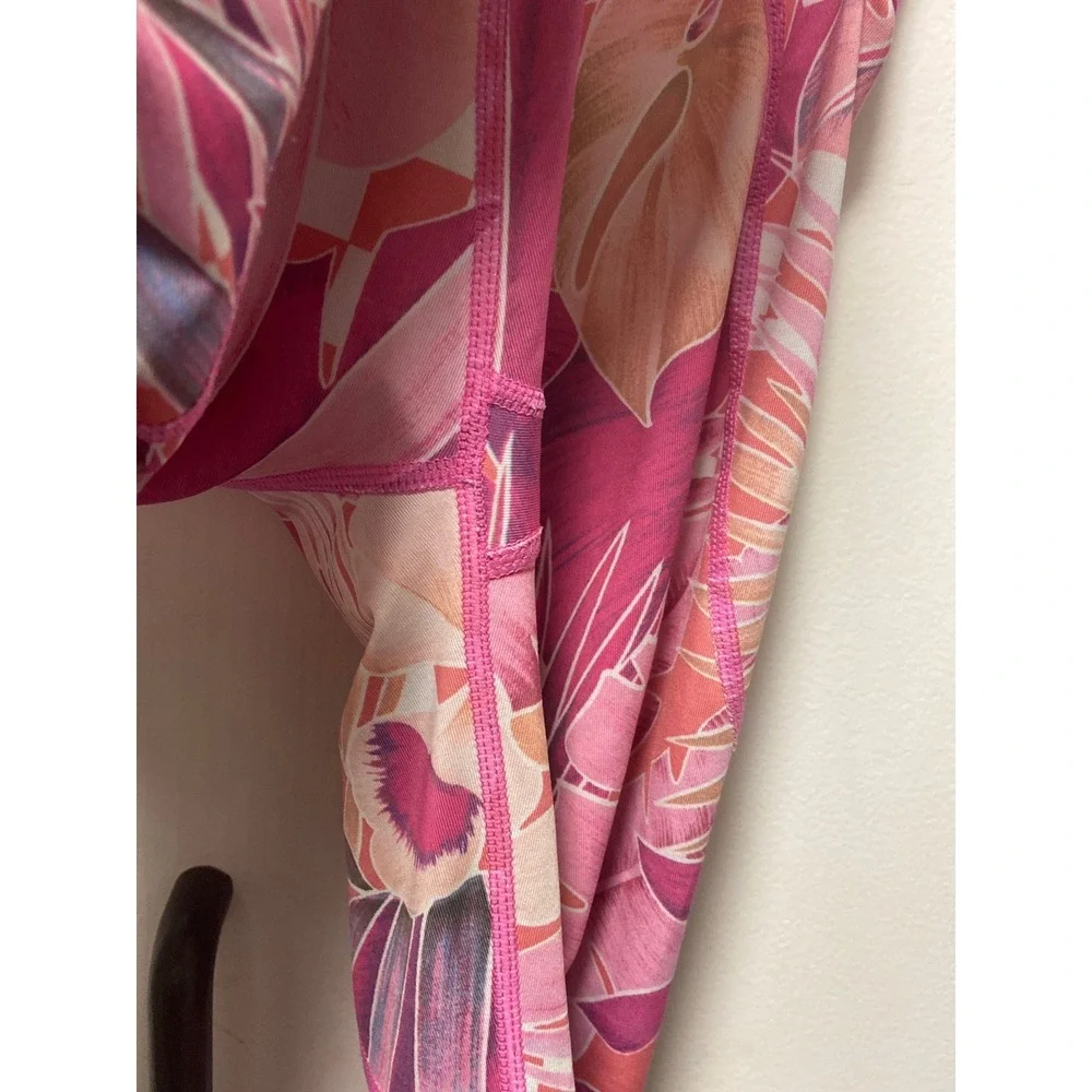 Nike Pro Girls Capris Pink Floral Size Large‎